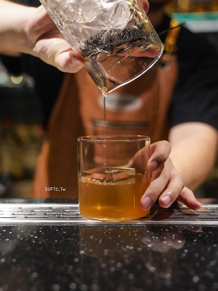 西門酒吧推薦 HELP Bar & Cafe