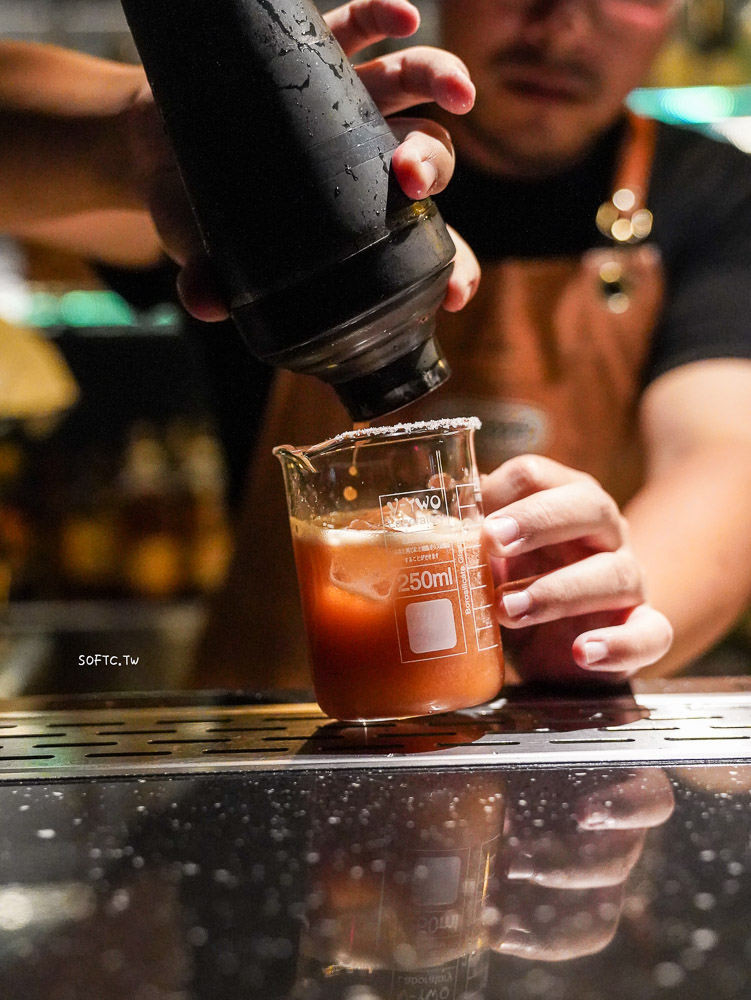 西門酒吧推薦 HELP Bar & Cafe