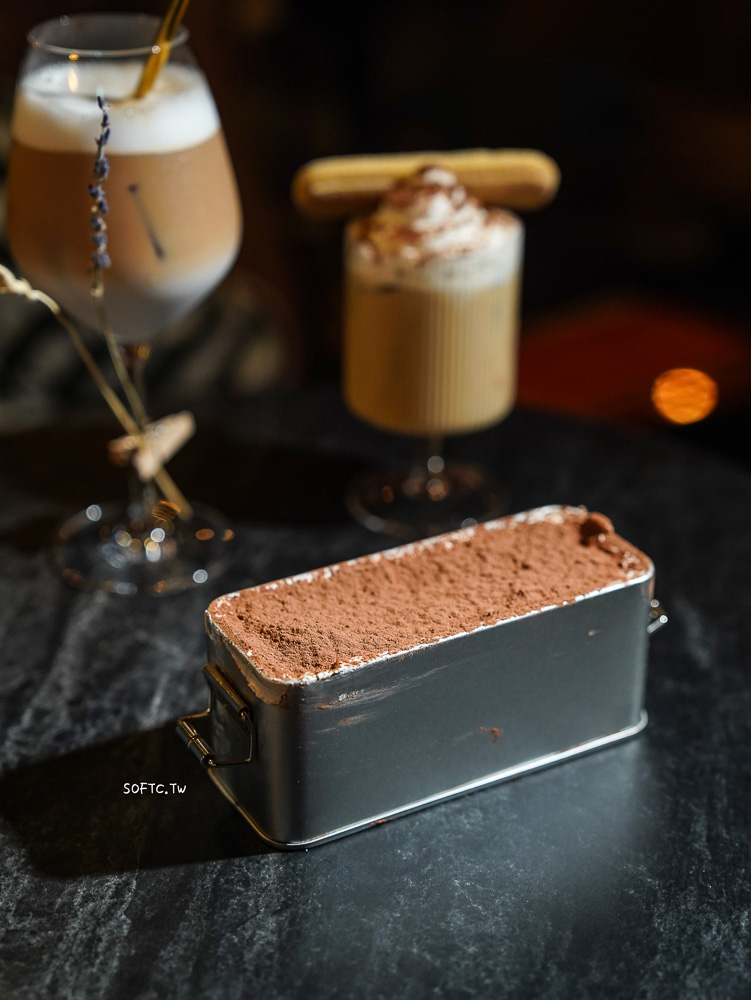 西門酒吧推薦 HELP Bar & Cafe